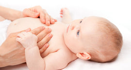 A mi bebé le suena la barriga, ¿es normal?