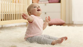 Desarrollo de las destrezas de comunicación y sociales de 7 meses