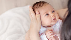 Mi bebé se mueve mucho, ¿es normal?