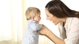 ¿Cómo se mueve un bebé de 12 meses?