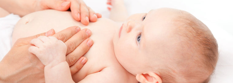 A mi bebé le suena la barriga, ¿es normal?