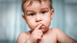 ¿Por qué vomita mi bebé la leche materna?