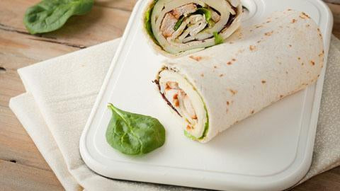 Proteína: Wraps de pollo con pesto de perejil y queso ricotta